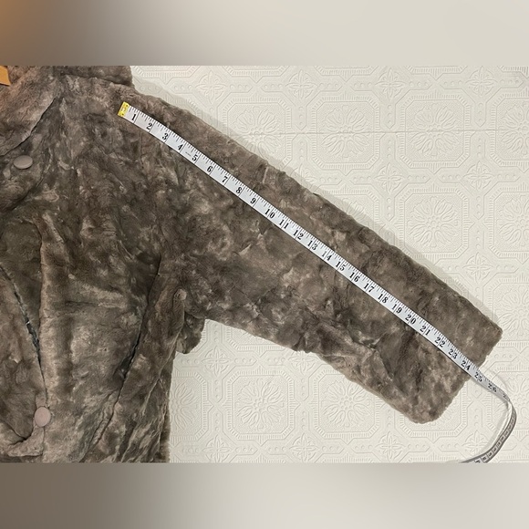 Elegant Faux Fur Long Coat - Picture 12 of 12